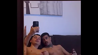 dois pauzudos no espelho